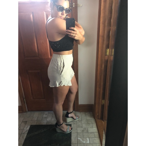 H&M Ruffled Hem Shorts - Picture 4 of 4